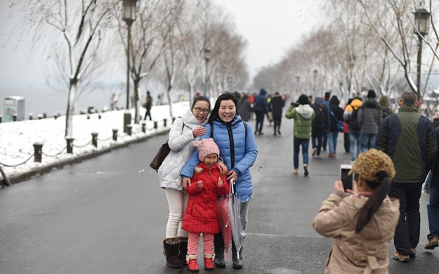 雪后西湖游兴浓