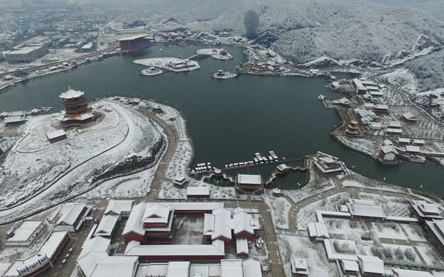 浙江横店：航拍雪后“圆明新园”