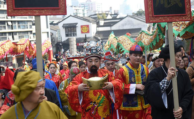 杭州：开市迎“财神”