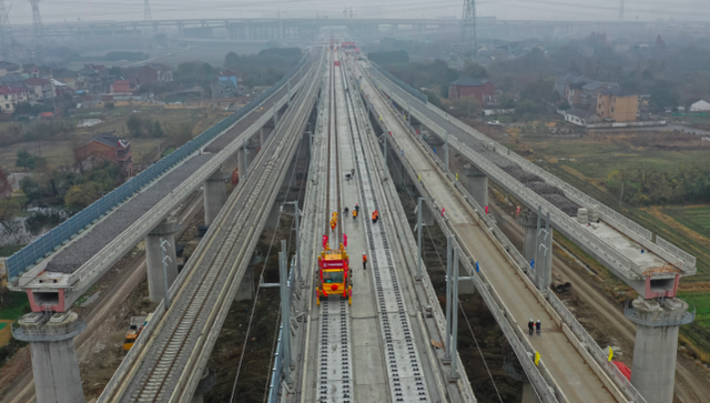 【亞運聚焦】杭州亞運會重點配套工程湖杭鐵路開始全線鋪軌