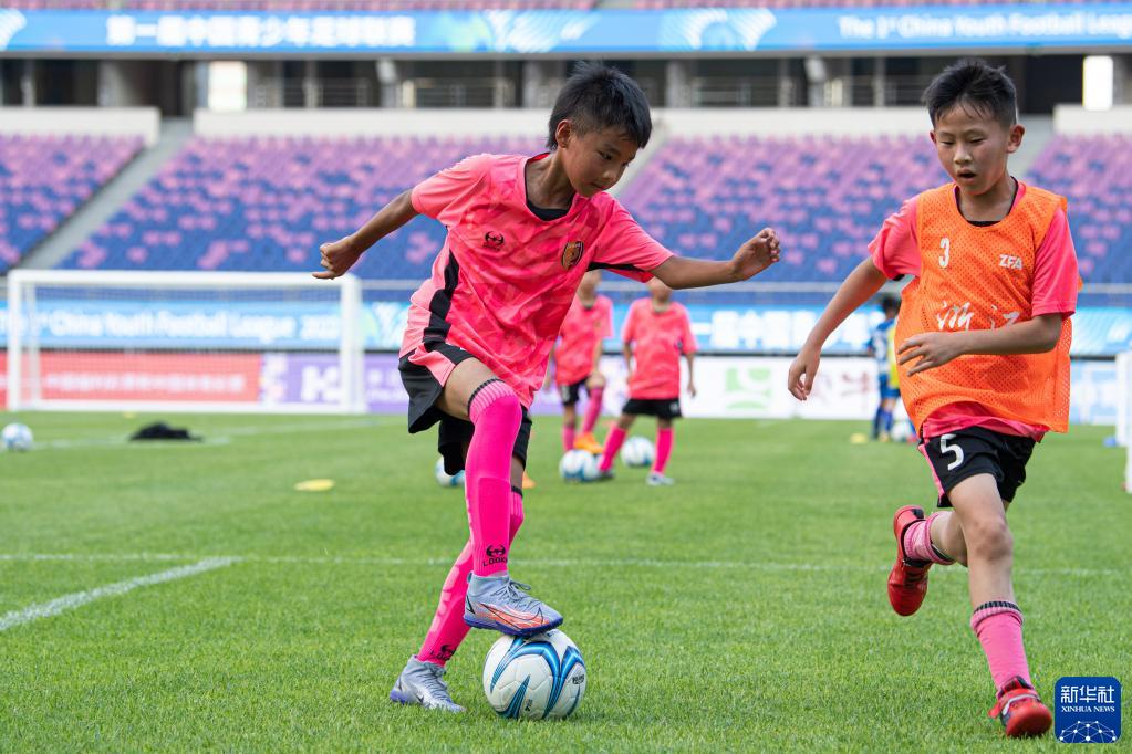 首届中国青少年足球联赛启动