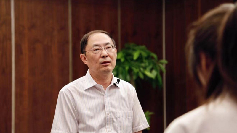 新华网：您认为&ldquo;海洋工作&rdquo;在&ldquo;双碳&rdquo;目标中处于什么样的位置？应该如何与其他工作相结合，助力&ldquo;双碳&rdquo;目标的实现？