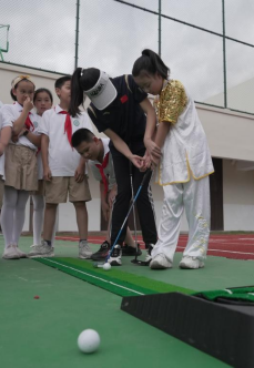 山区县的小学都有个性化的体育课，快来看浙江云和的快乐操场