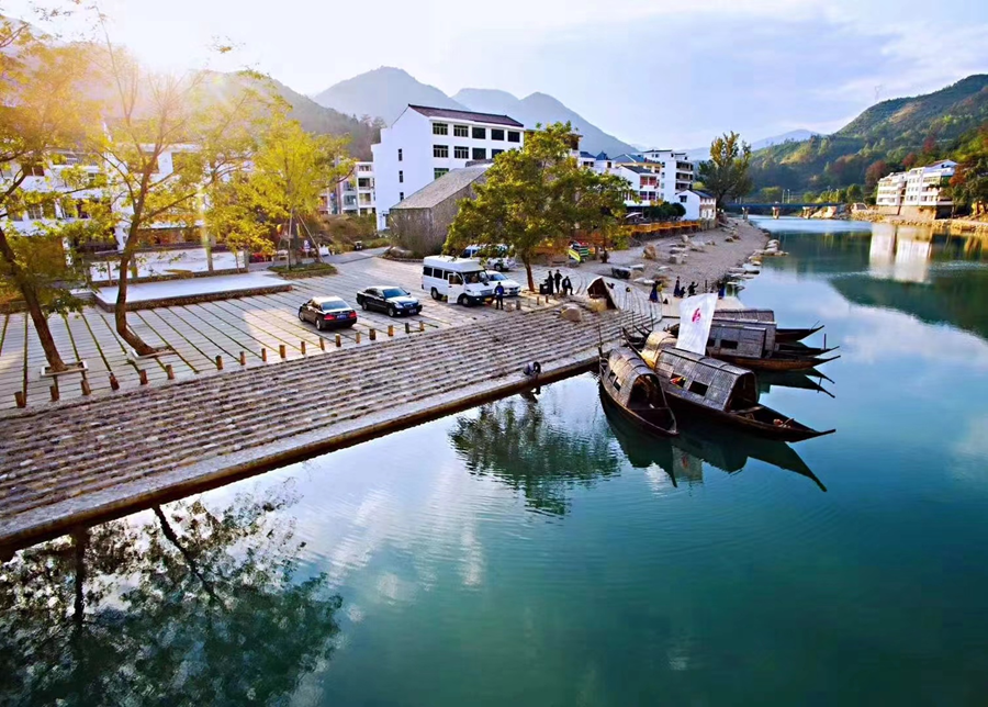 从缩小地区差距、城乡差距、收入差距&ldquo;三大差距&rdquo;上发力，因地制宜、久久为功。